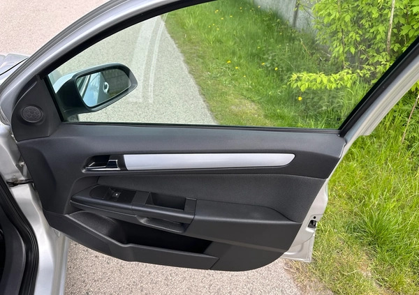 Opel Astra cena 11900 przebieg: 165000, rok produkcji 2005 z Sochaczew małe 436